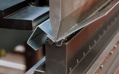 O que são cortes e dobras de chapa CNC e como funcionam?